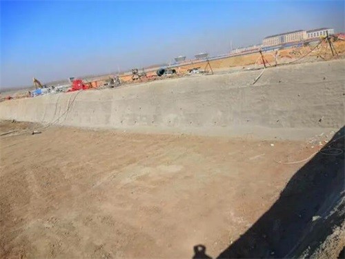 德令哈高铁桩基础建设